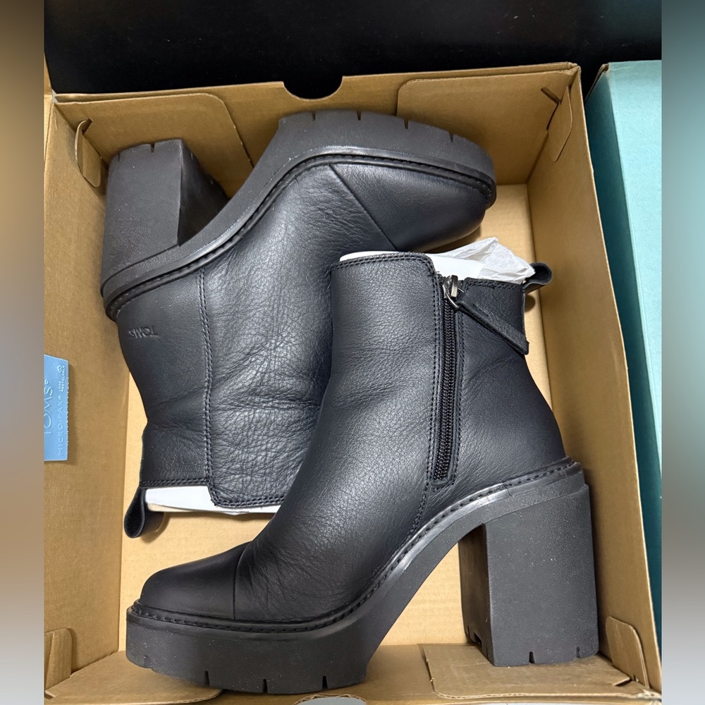 NEW with Box - Toms Rya Black Leather Block Heeled Ankle Boots - Size 5